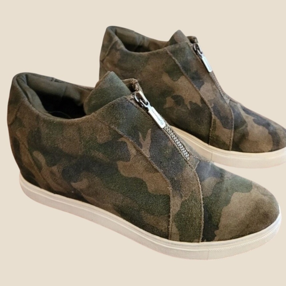 Blondo Waterproof Camo Suede Wedge Sneakers Front Zip Green Camouflage High Top